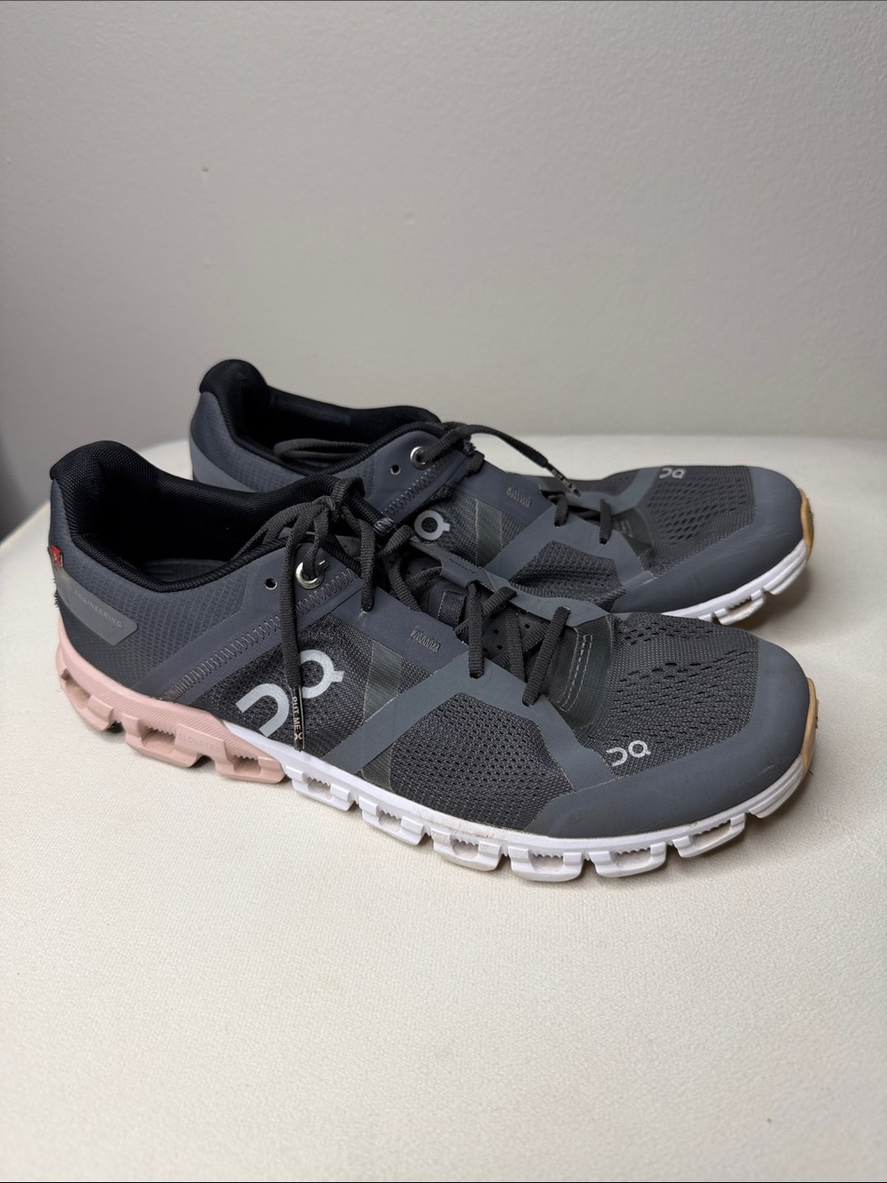 On Running Women's Athletic Shoes in Gray with Pink Heel
